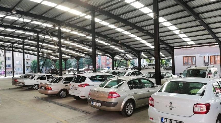 Araç Sahipleri Dolu Önlemini Kapalı Pazar Yerine Sığınarak Aldı