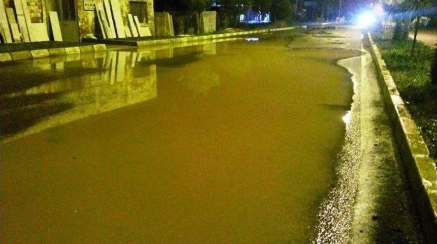 Ayvalık&rsquo;ta Caddeler Dereye D&ouml;nd&uuml;