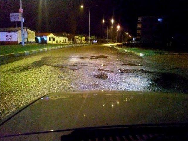 Ayvalık’ta Caddeler Dereye Döndü