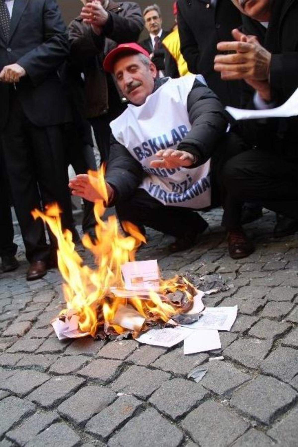 Memurlardan Zam Eylemi