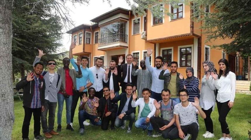 Yabancı Uyruklu Sd&uuml; &Ouml;ğrencileri, &Uuml;niversite Ve Şehirden Memnun