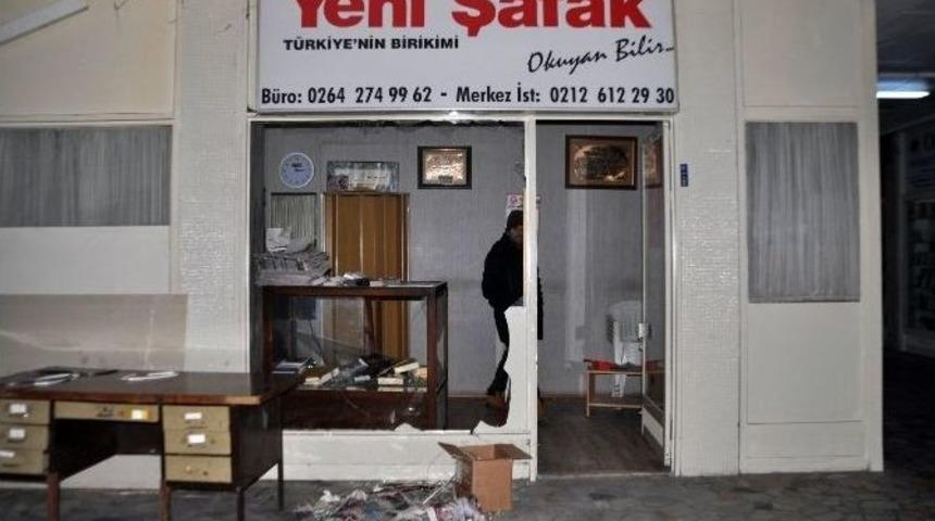 Akit Ve Yenişafak Sakarya İl Temsilciliğine Saldırı