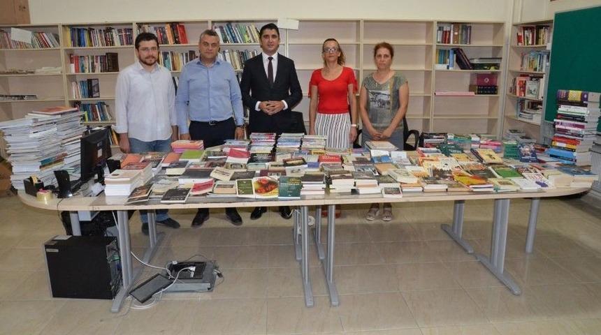 Kitapsaray&rsquo;dan Millet Kıraathanesine Kitap Desteği