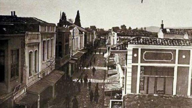 150 Yıllık Uzunçarşı’Da, Tarihi Binanın Pencelerini Tuğla Ile Örmüşler