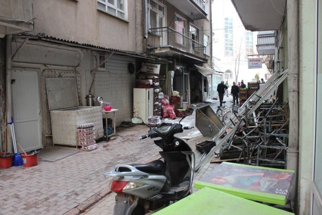 Chp Binası Yanında Meydana Gelen Yangında Kundaklama Ş&uuml;phesi