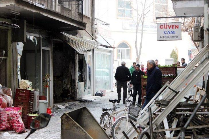 Chp Binası Yanında Meydana Gelen Yangında Kundaklama Şüphesi G1