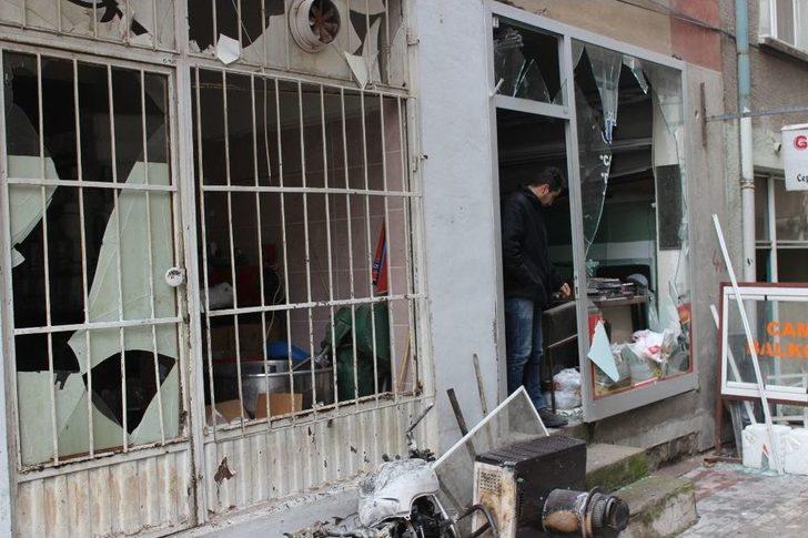 Chp Binası Yanında Meydana Gelen Yangında Kundaklama Şüphesi G2