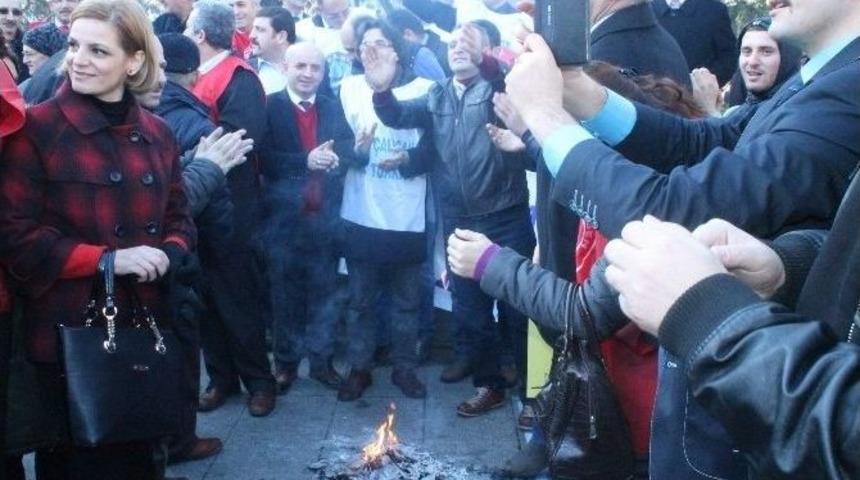 Kamu &Ccedil;alışanları Bordro Yaktı