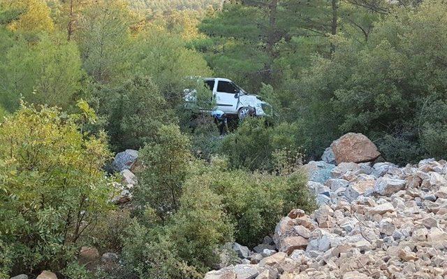 Polis-hırsız Kovalamasında Her İki Araç Da Kaza Yaptı