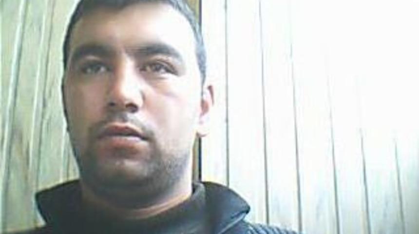 Babasının Boğazını Keserek &Ouml;ld&uuml;rd&uuml;