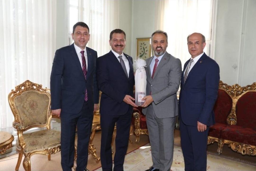 Başkan Yılmaz, Kurtdere G&uuml;reşleri İ&ccedil;in Bursa Ve İstanbul&rsquo;da