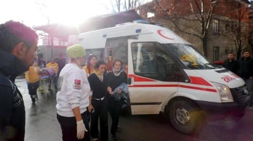 Öğrenci Servisi Kaza Yaptı: 14 Yaralı