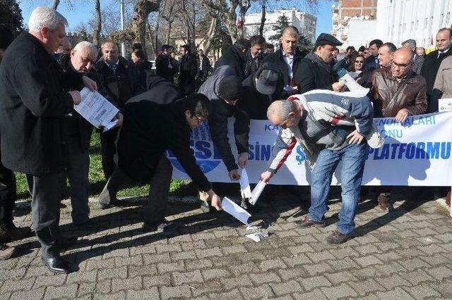 Sinop’ta Eş Zamanlı Maaş Protestosu