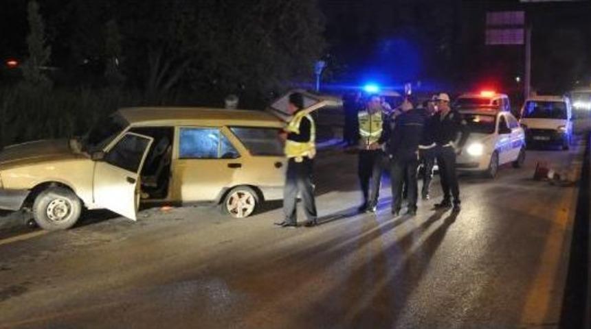 &Ccedil;alıntı Ara&ccedil;la Polisten Ka&ccedil;arken Kaza Yaptı