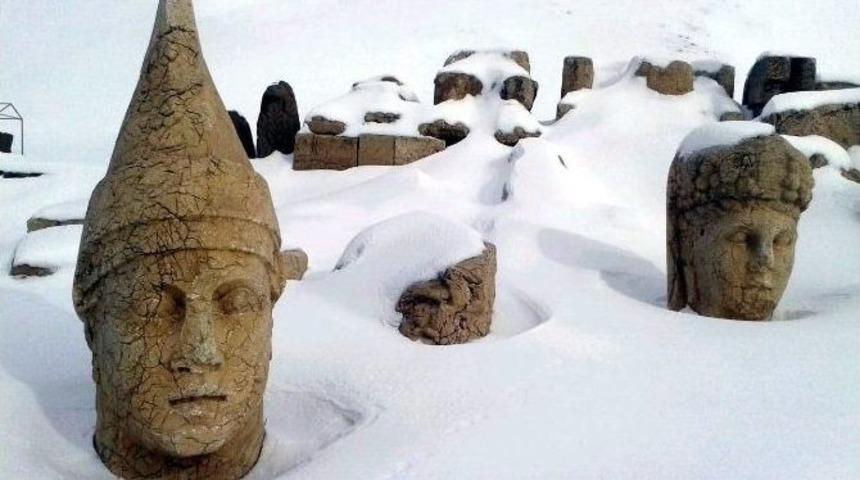 Nemrut Beyaz Gelinlikle Bir Başka G&uuml;zel