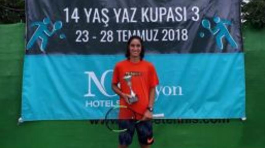 Yıldırımlı Raket Rakip Tanımıyor