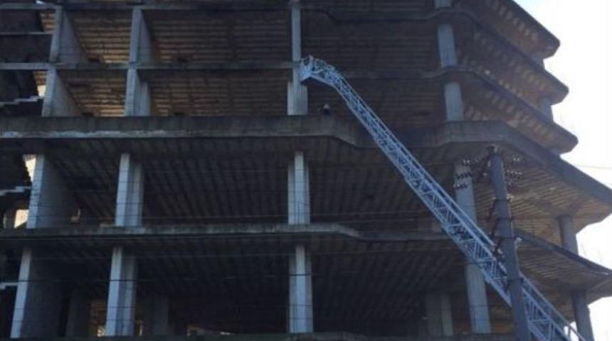 İnşaat Halindeki Binanın &Ccedil;atısına &Ccedil;ıkarak İntihar Etmek İstedi