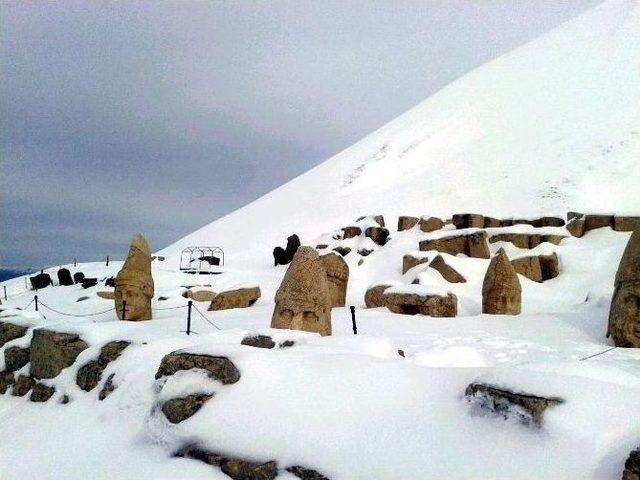 Nemrut Beyaz Gelinlikle Bir Başka Güzel