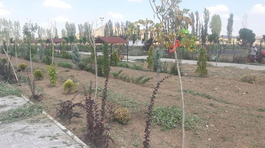 Sungurlu&rsquo;da Park Ve Bah&ccedil;eler Bayrama Hazırlanıyor