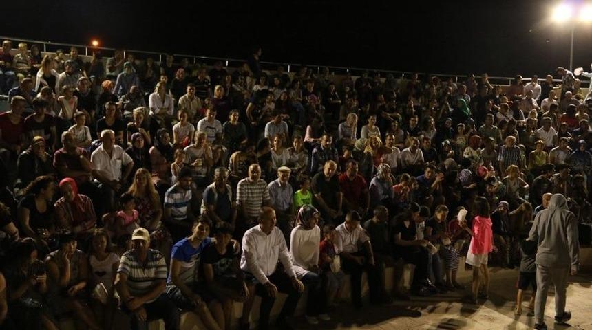 Biga&rsquo;da &rsquo;aile Arasında&rsquo; İle Sinema G&uuml;nleri Başladı