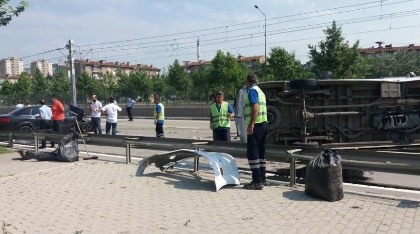 İş&ccedil;i Minib&uuml;s&uuml; İle 2 Otomobilin Karıştığı Kazanın S&uuml;r&uuml;c&uuml;lerine 15&rsquo;er Yıl Hapis Talebi