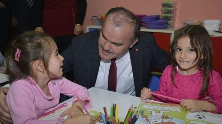 Başkan Gürlesin, Minik Öğrencileri Ziyaret Etti
