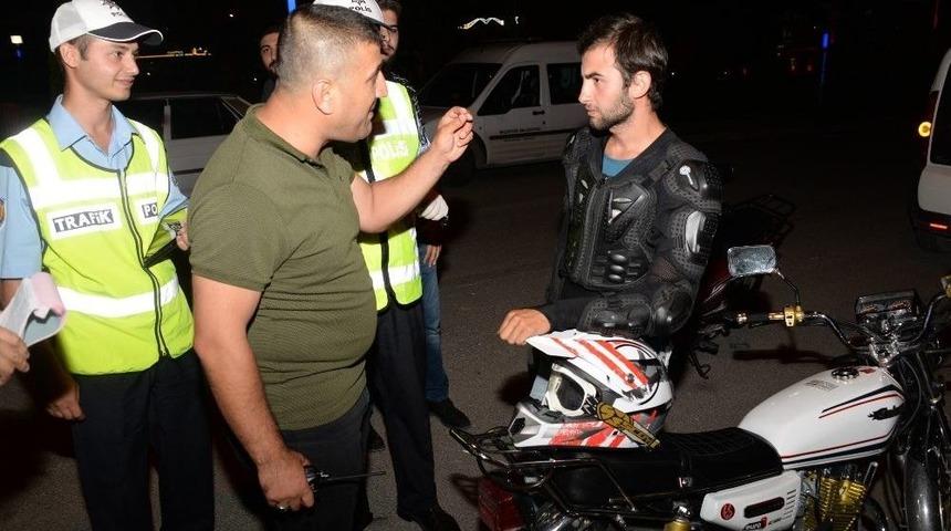 Boz&uuml;y&uuml;k&rsquo;te Motosiklet Denetimleri Arttı