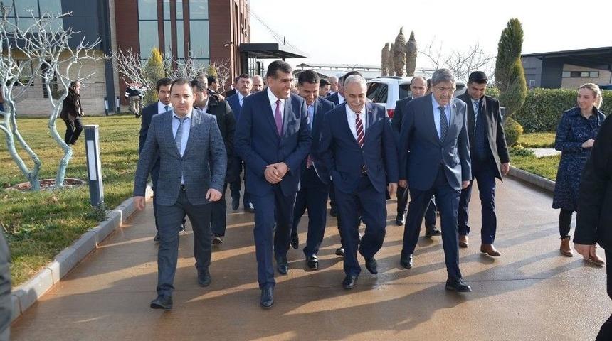 Bakan Fakıbaba Besi &Ccedil;iftliğini Gezdi