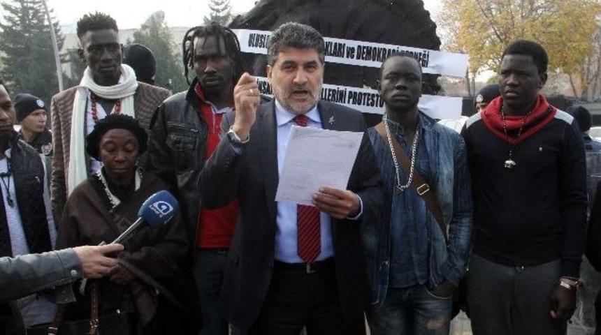 Abd B&uuml;y&uuml;kel&ccedil;iliği &Ouml;n&uuml;nde &rsquo;mıcheal Brown&rsquo; Protestosu