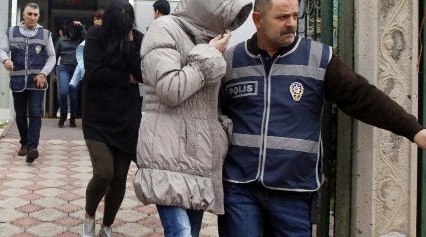 Cezaevindeki Sevgilinin Cep Telefonu &Uuml;zerinden Şifreli Fuhuş