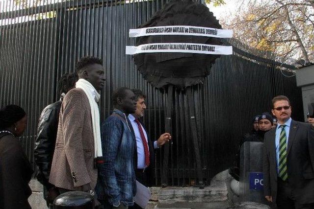 Abd Büyükelçiliği Önünde ’mıcheal Brown’ Protestosu 1