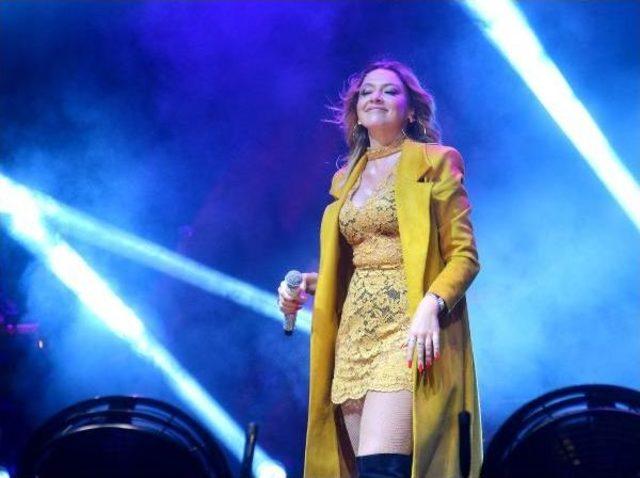 Hadise'yi 30 Bin Kişi Izledi