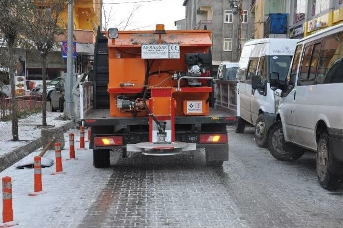 Patnos Belediyesi&rsquo;nden Yol Tuzlama &Ccedil;alışması
