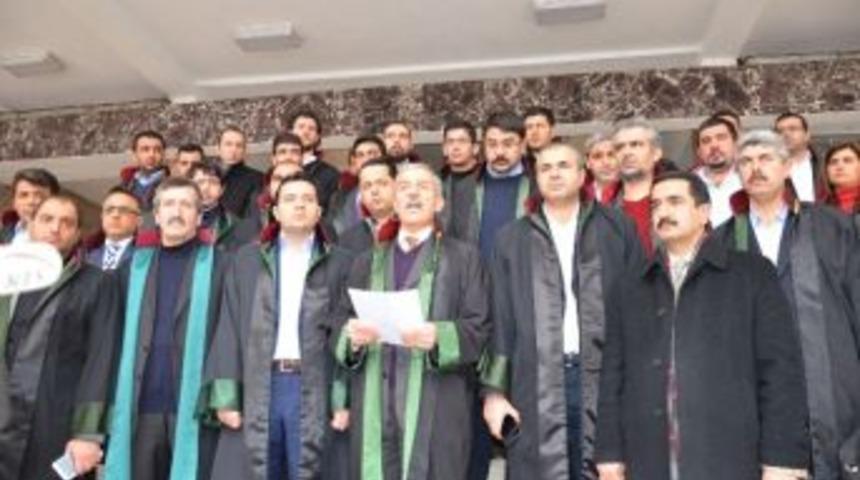 Hukuk&ccedil;ular Derneği Charlie Hebdo Dergisini Kıdnadı