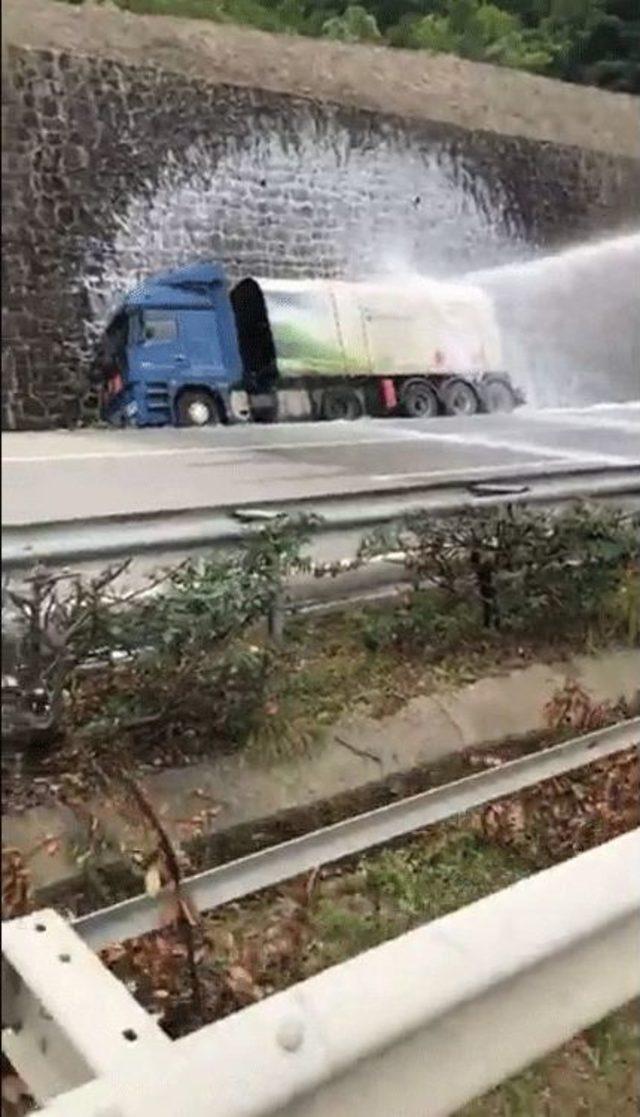 Lpg Yüklü Tanker Kaza Yaptı, Karadeniz Sahil Yolu Trafiğe Kapandı