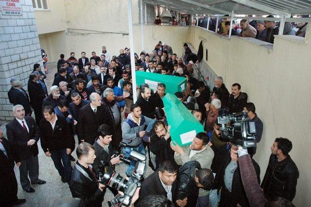 İki Kardeş Yan Yana Toprağa Verildi