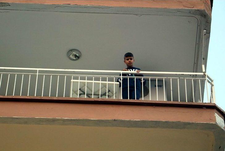 Kalp Krizi Geçiren Babalarını Kurtarmak İçin Ambulans Yerine Ev Sahibini Aradılar G1