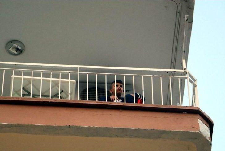 Kalp Krizi Geçiren Babalarını Kurtarmak İçin Ambulans Yerine Ev Sahibini Aradılar G3