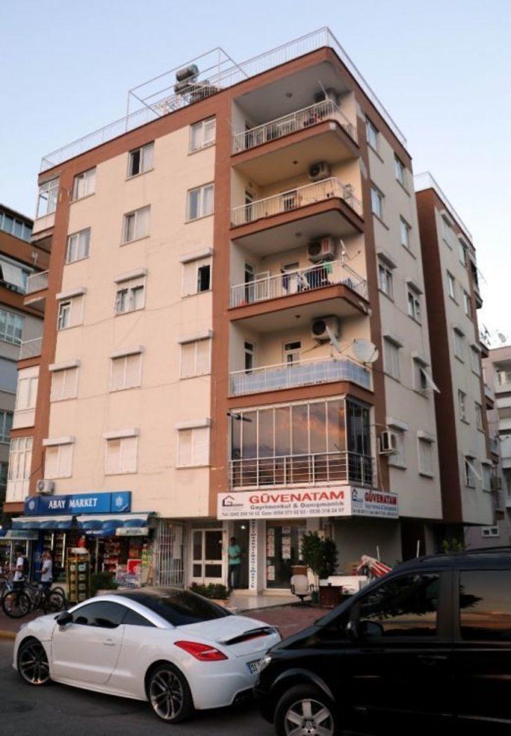 Kalp Krizi Geçiren Babalarını Kurtarmak İçin Ambulans Yerine Ev Sahibini Aradılar G5