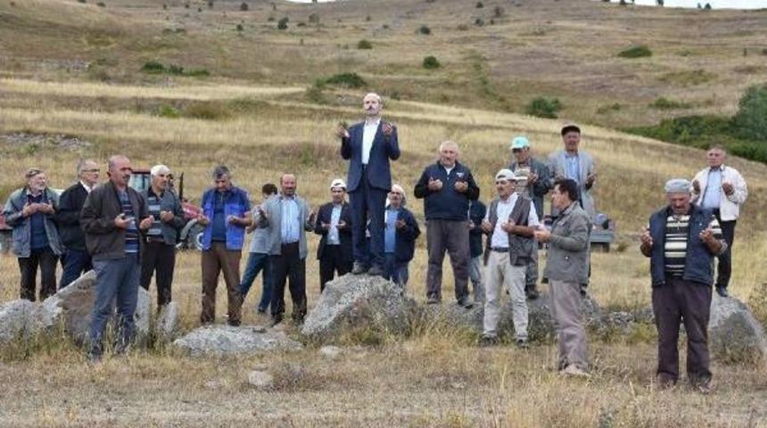 Yağmur I&ccedil;in Dua Edip, Kurban Kestiler