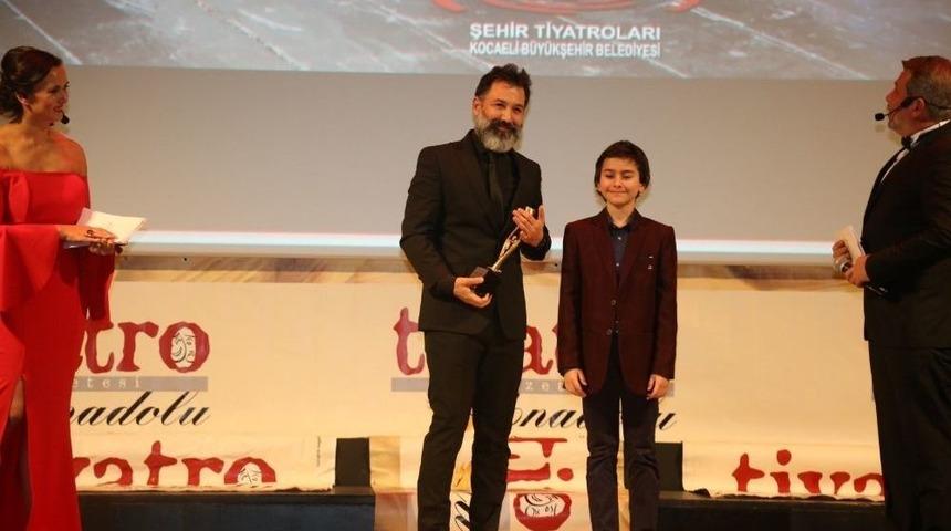 Tiyatro Gazetsi’nden Kocaeli Şehir Tiyatrosu’na Ödül