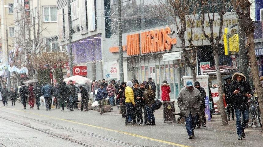 Eskişehir’e Beklenen Kar Geldi