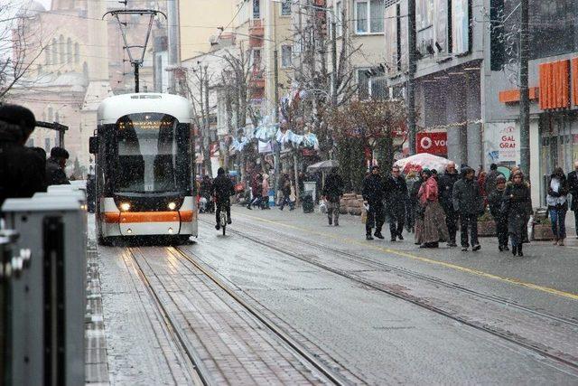 Eskişehir’e Beklenen Kar Geldi