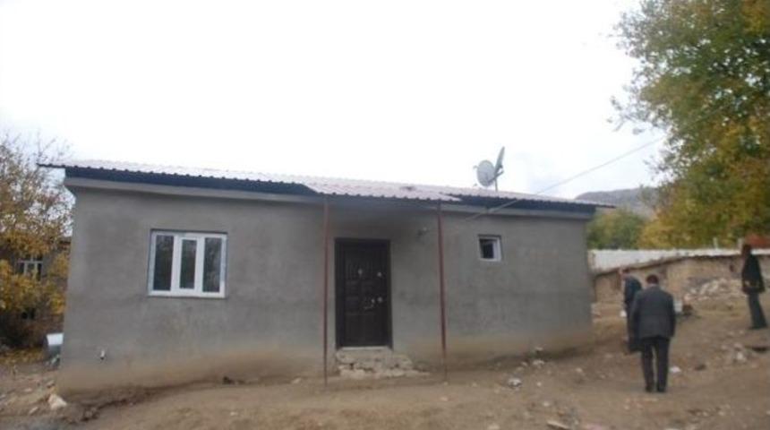 Lice Kaymakamlığı İhtiya&ccedil; Sahibi 5 Aileyi Ev Sahibi Yaptı