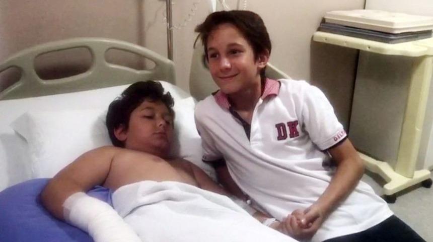 (&ouml;zel Haber) Kahraman Ağabey Asans&ouml;re Eli Sıkışan Kardeşini Kurtardı