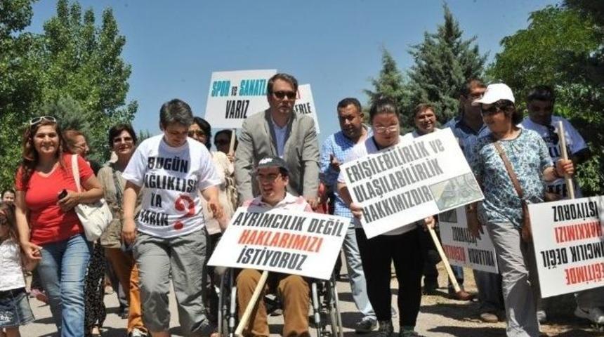 Buca&rsquo;ya Engelliler G&uuml;n&uuml;nde B&uuml;y&uuml;k M&uuml;jde