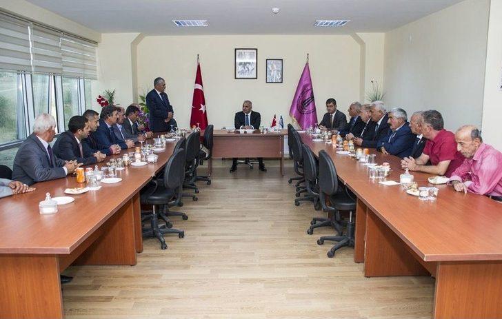 Vali Zorluoğlu, Van’da Göçmenlerin Kaldıkları Yerleşkeleri Ziyaret Etti G1