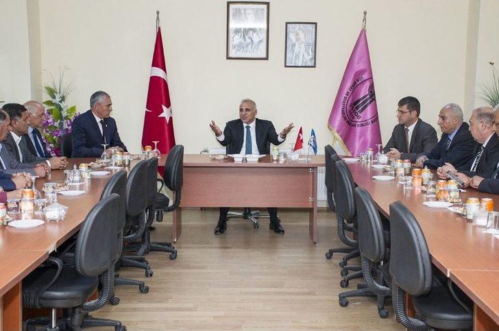 Vali Zorluoğlu, Van’da Göçmenlerin Kaldıkları Yerleşkeleri Ziyaret Etti G2