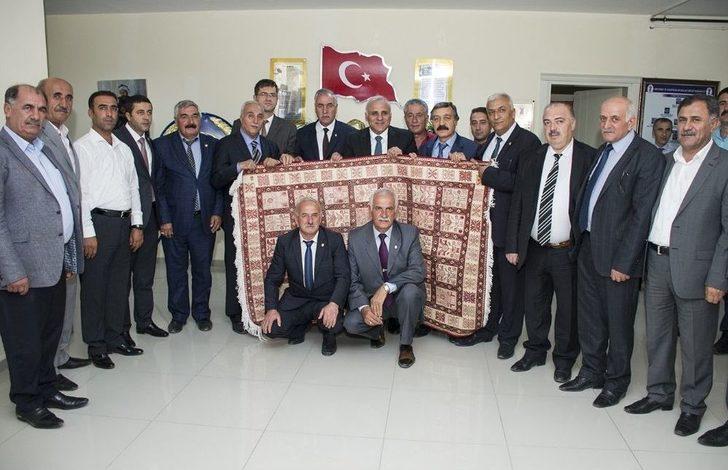 Vali Zorluoğlu, Van’da Göçmenlerin Kaldıkları Yerleşkeleri Ziyaret Etti G3