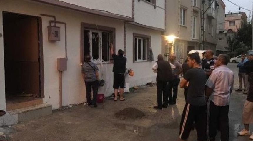 Lambayı Yakınca Eve Sızan Doğalgaz Infilak Etti: 3 Yaralı (2)